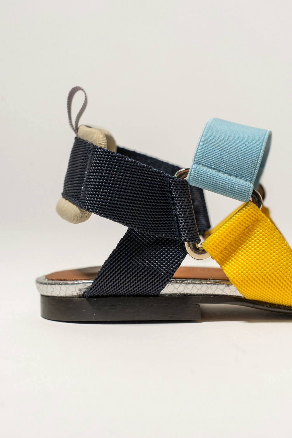 Slingback Plano Elba Azul Mostaza Plata - Imagen 4
