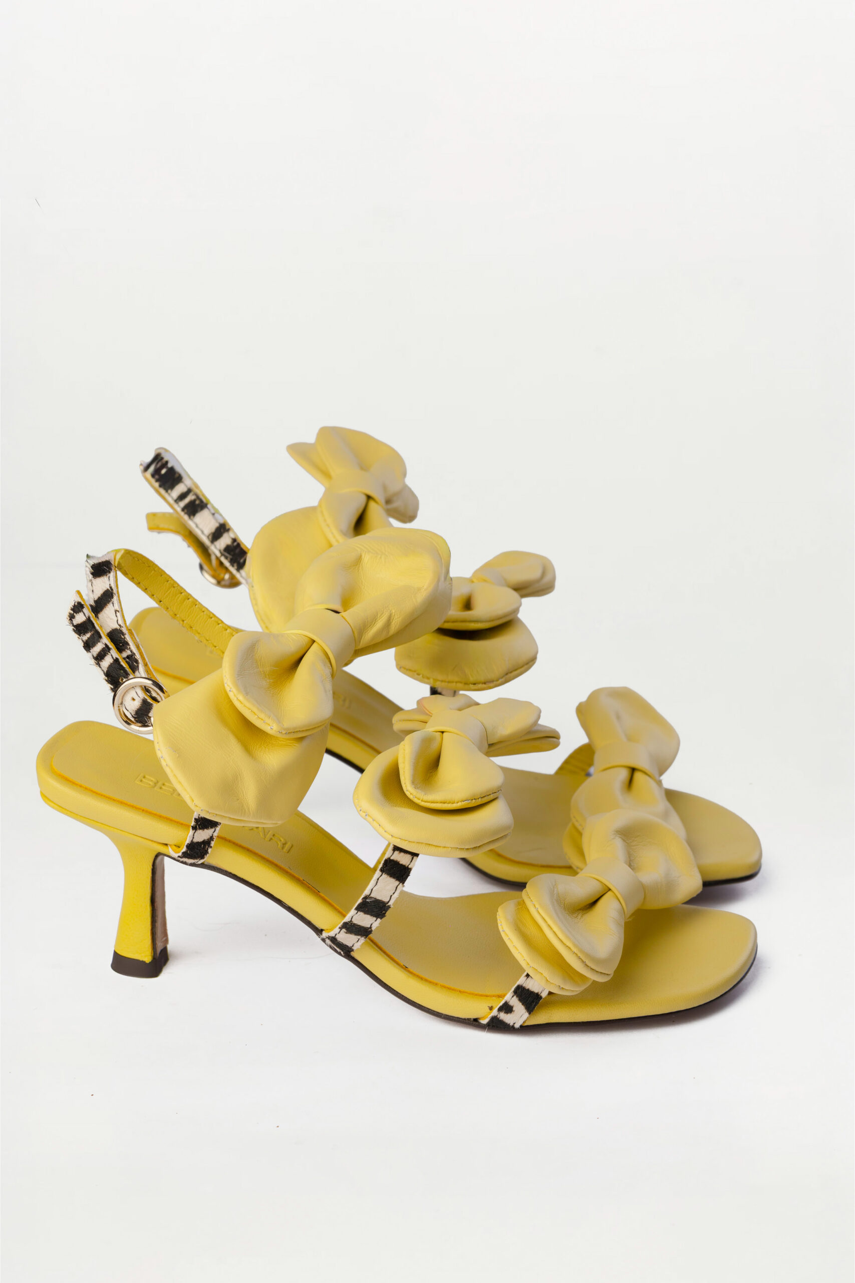 Sandalia de tacón slingback Boucle amarillo lyne - Imagen 2