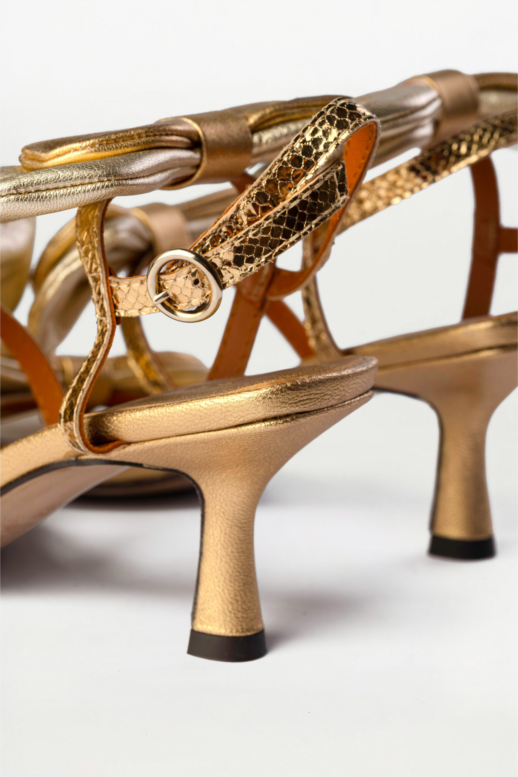 Sandalia de tacón slingback Boucle oro - Imagen 5